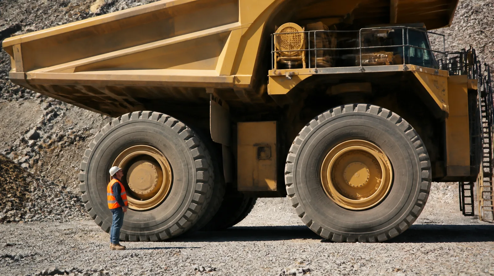 Pneu OTR de mineração com selante aplicado, ilustrando a keyword otr-mineracao-ja-ouve-falar-que-selante-causa-problema-em-ro