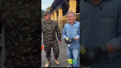 Carregadeira com pneu furado e a marca TEX ao lado.