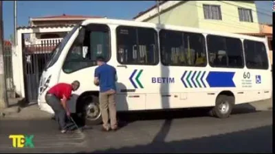 Cena do vídeo: BLINDAMOS ÔNIBUS - TEX SELANTES