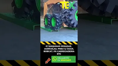 Pneu de máquina pesada sendo vedado com selante TEX PRO PLUS após aplicação.