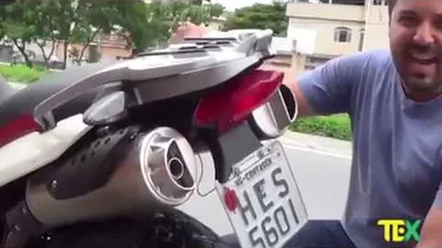 Cena do vídeo: Passo a paso para blindar uma moto com TEX Selantes